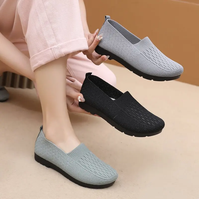 【送料&関税込】ChloAC mae Flat Shoes CHLOÉ Marcie embellished leather ballet flats | NET-A-PORTER