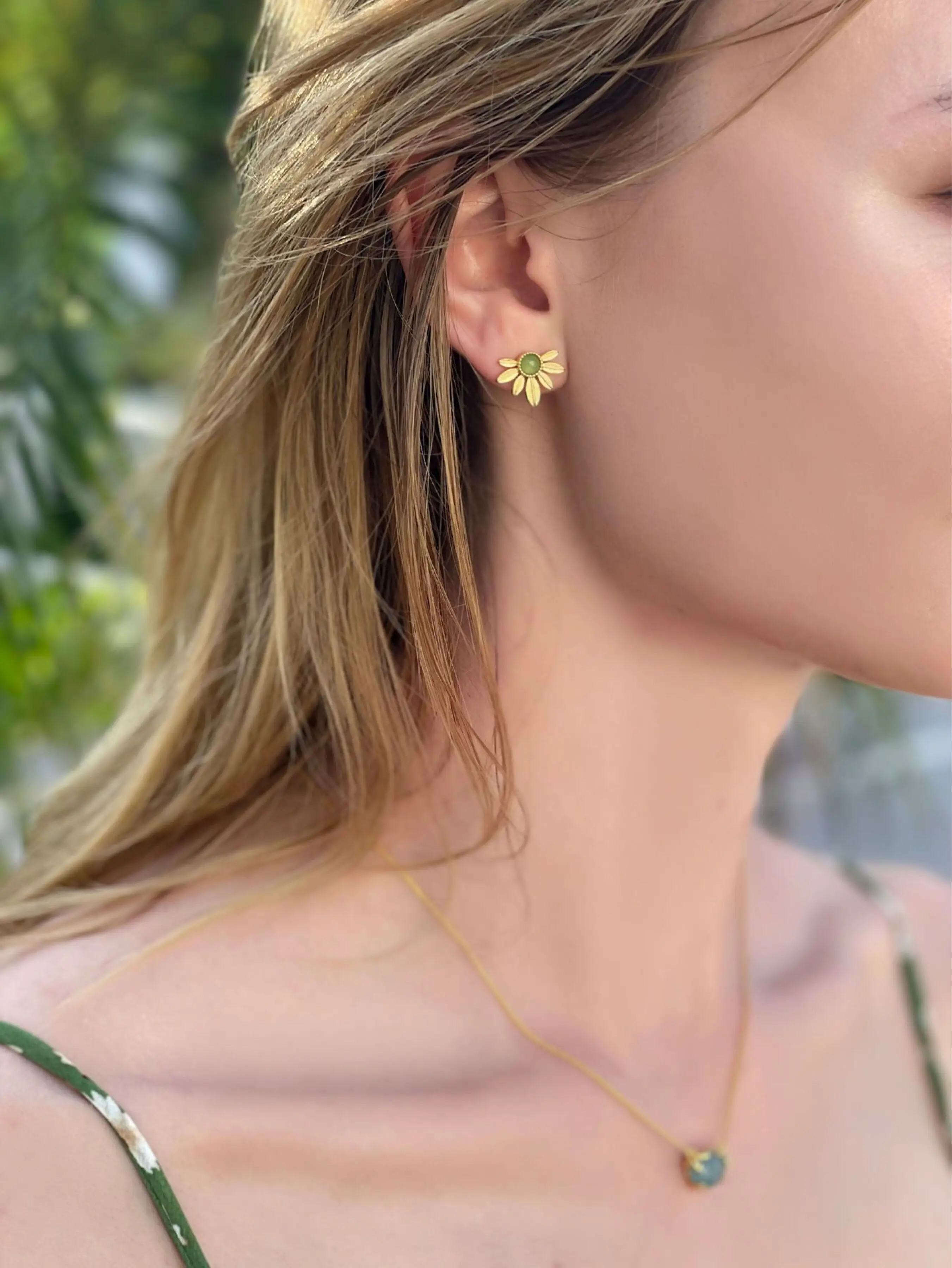 

Daisy Flower Stud Earrings Aventurine Stone Ear Studs for Women Girl