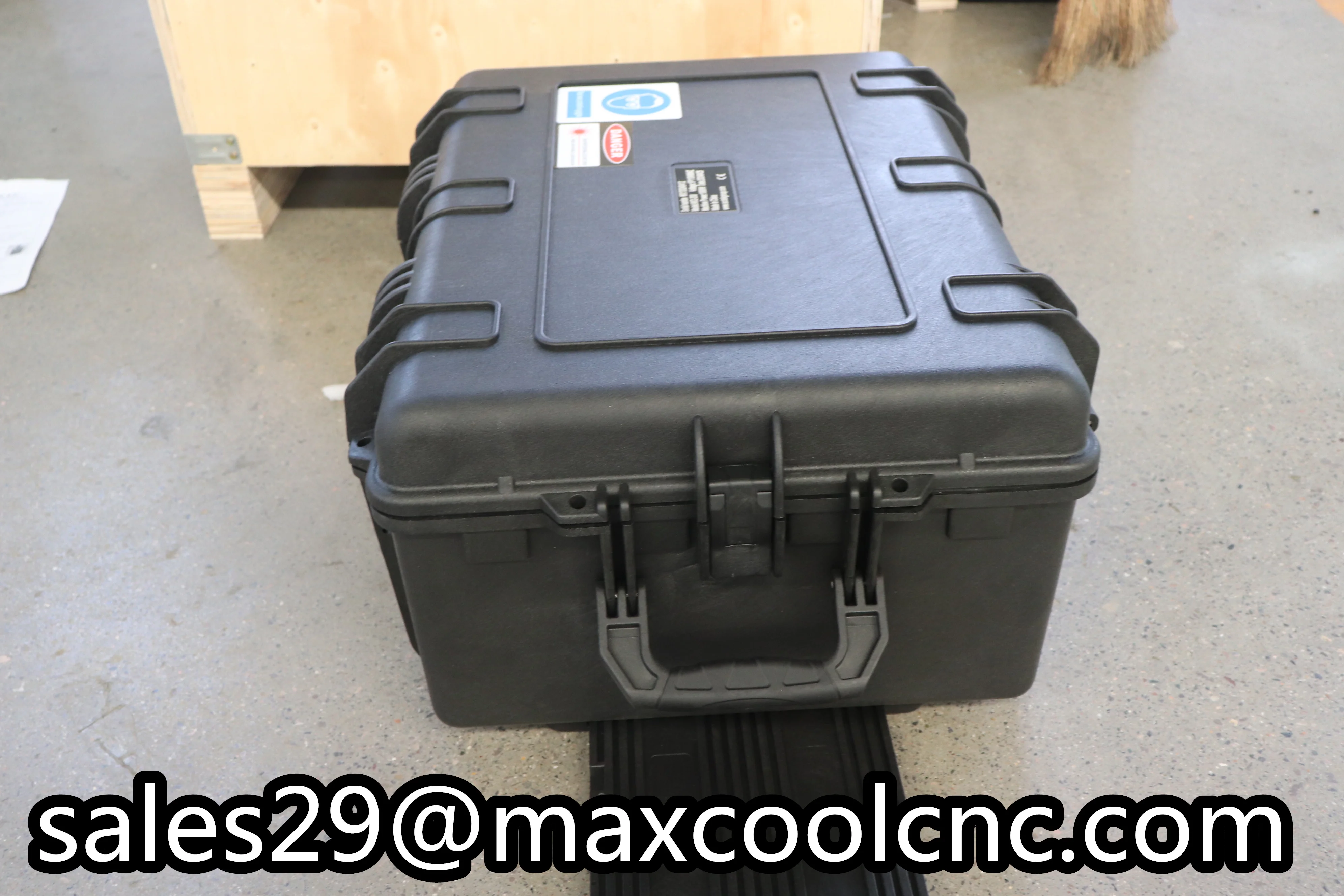 Wireless Control MAXCOOL Portable Rod Box Removal Layer Air Cooling Pulse Laser Rust Remover CNC Oil Stains Cleaning Machine 5