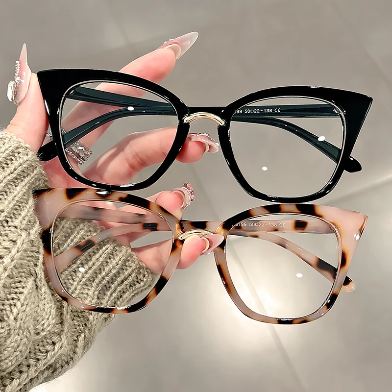 Ultra-light and fashionable large-framed cat-eye anti-blue light glasses are simple and versatile sunglasses for shooting - Image 3
