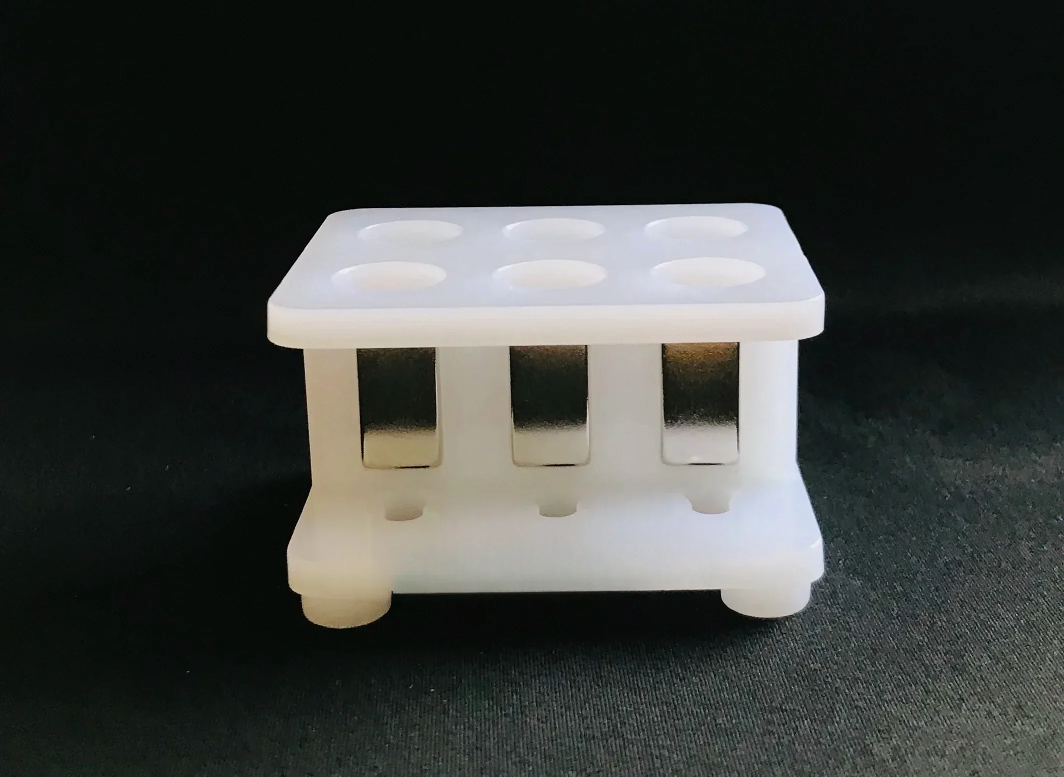 Magnetic Centrifuge Tube Stand for DNA Extraction A laboratory stand designed for securely holding centrifuge tubes during DNA extraction processes, ensuring safe and efficient magnetic separation. A laboratory stand designed for securely holding centrifuge tubes during DNA extraction processes, ensuring safe and efficient magnetic separation. S5efe5764230044c7a6c82dcfa8b59975Y -