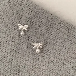 Elegant 925 Sterling Silver Geometric Butterfly Pearl Stud Earrings (ET3219)