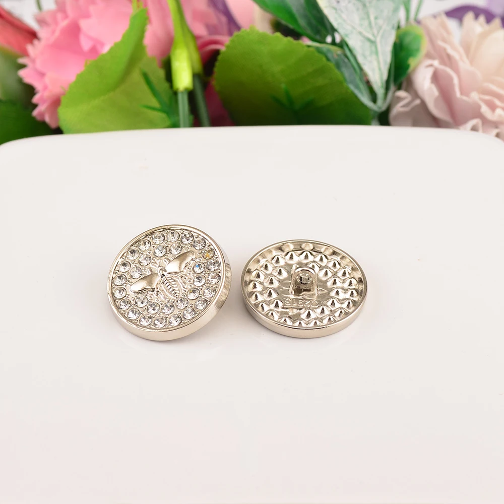 새로운 도착 6PCS 라인스톤 장식 골드 꿀벌 핑크 블루 금속 단추 의류 코트 카디건 스웨터 18MM-25MM KD907