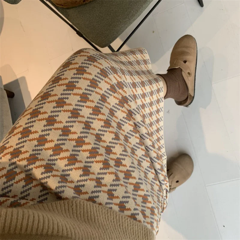 

Vintage Knitted Midi Skirt for Women 2023 Autumn Winter New Arrival Plaid Pattern Knee Length