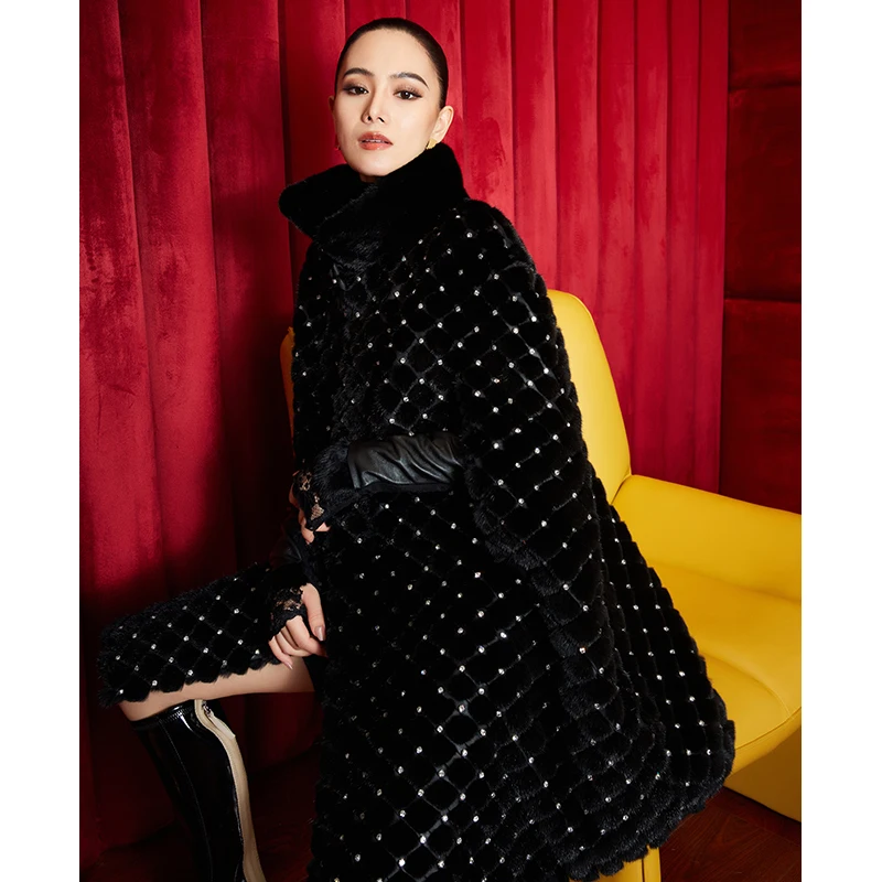 Рисунок 3 - Плащ 2223 из натурального норкового меха