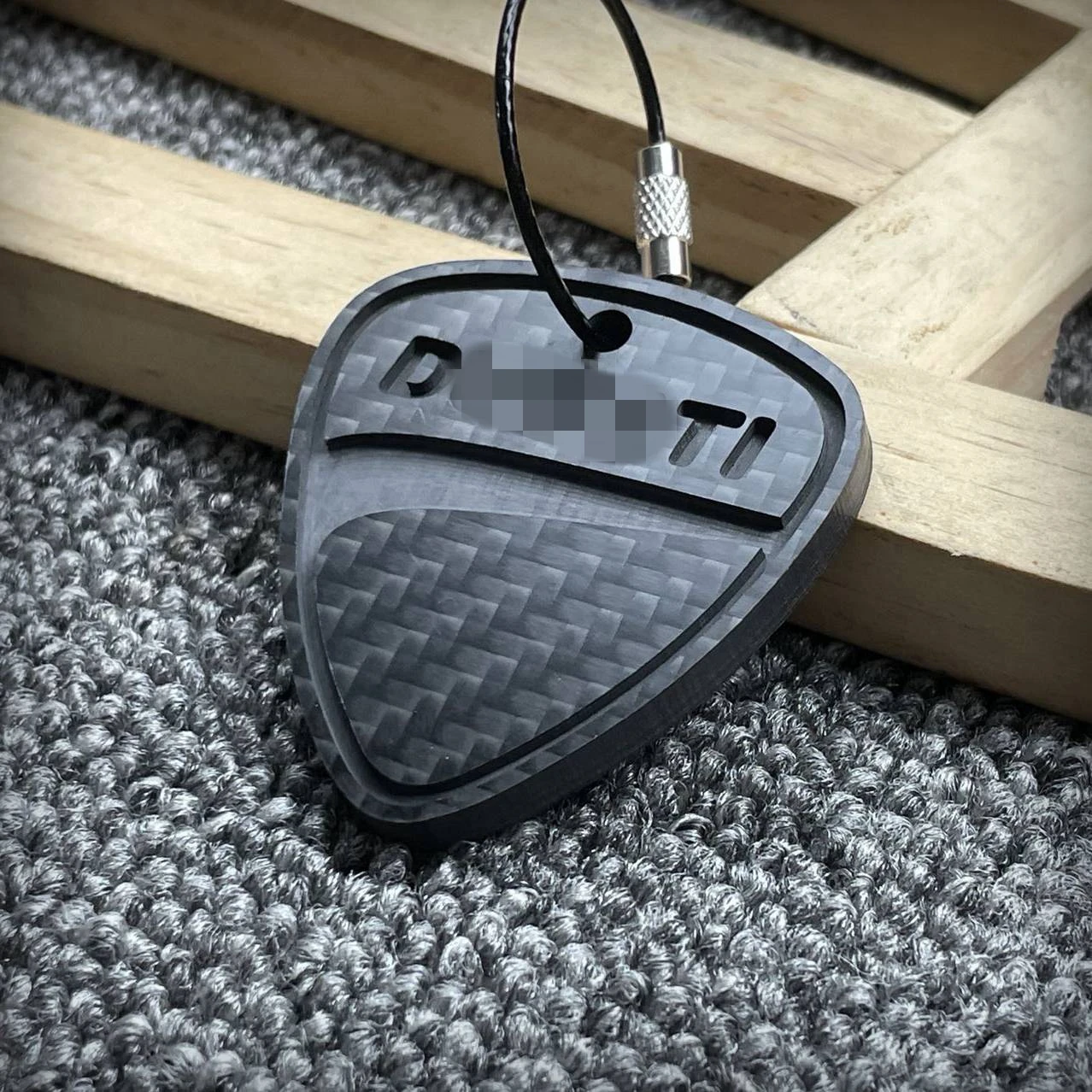 

Applicable to Motorcycle Devil 696 796 821 848 959 Carbon Fiber Key Buckle Pendants