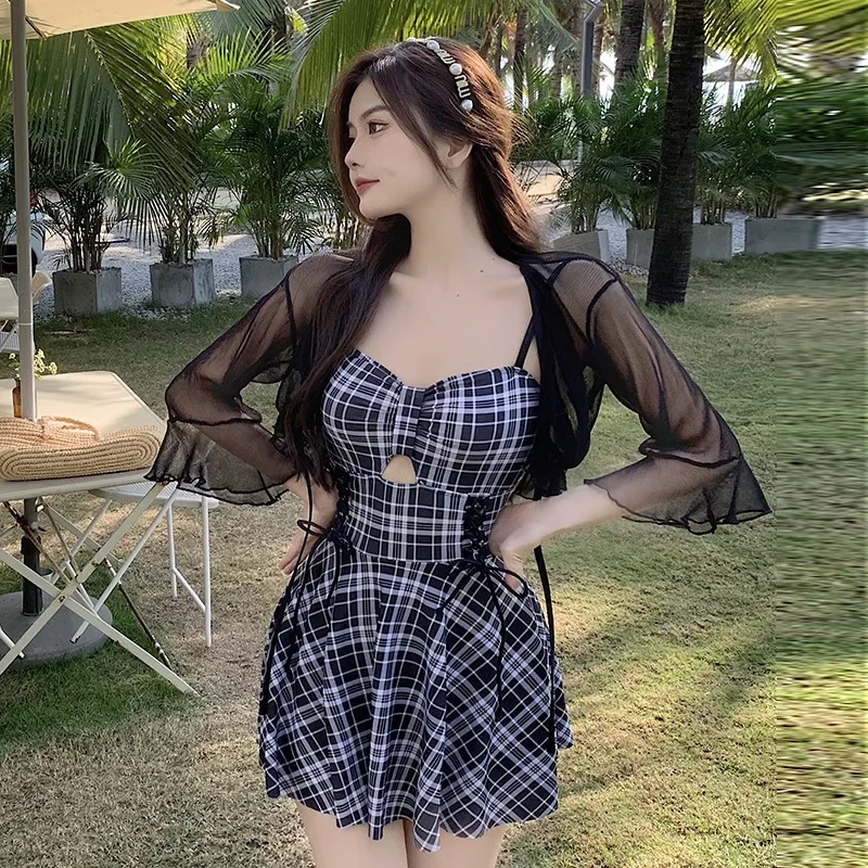 

2023 Women's Swimsuit Lattice Slim Fairy Style One Piece Suit Hot Spring Wear Korean Backless Push Up Beachwear Swimwear
