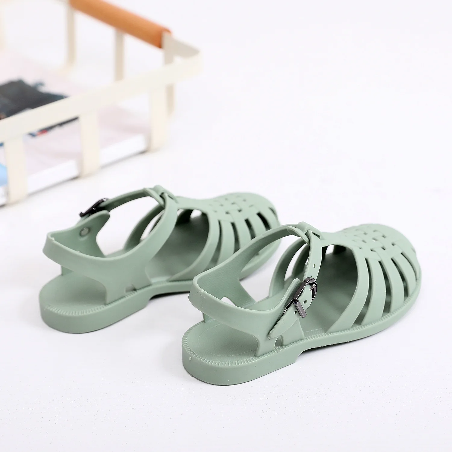 slippers for boy New Girls Summer Sandals Baby Girls Cave Hole Cute Princess Candy Shoes Non-slip Roman Sandals Breathable Beach Shoes girl princess shoes