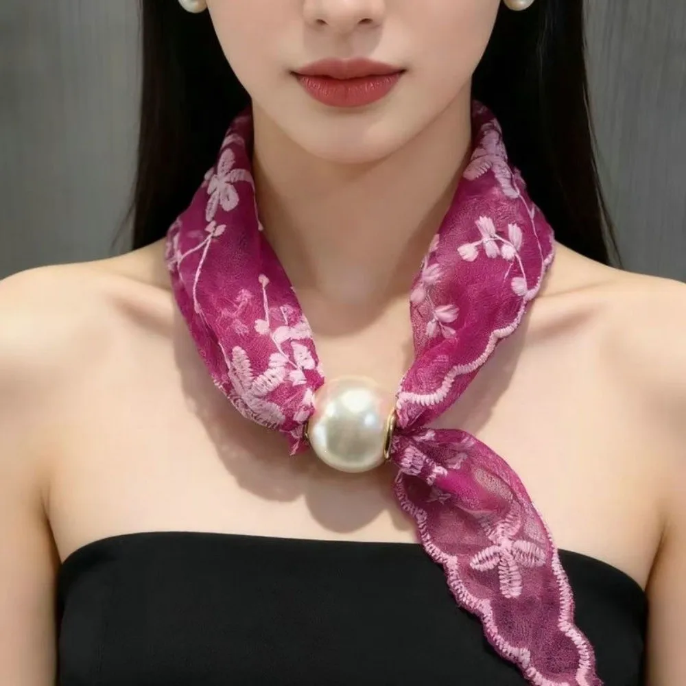 Sciarpa con Chiusura Magnetica a Scatto, Elegante Sciarpa Regolabile con Perle e Pizzo, Collana a Catena per Clavicola, Versatile Sciarpa per Colletto Camicia - immagine 4