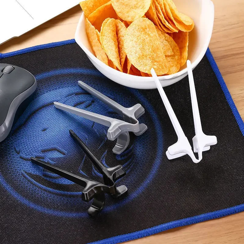 Finger Chopsticks for Gamer Gaming Snack Clips Plastic Snack Food Finger Tongs Lazy Artifact Assistant Tool