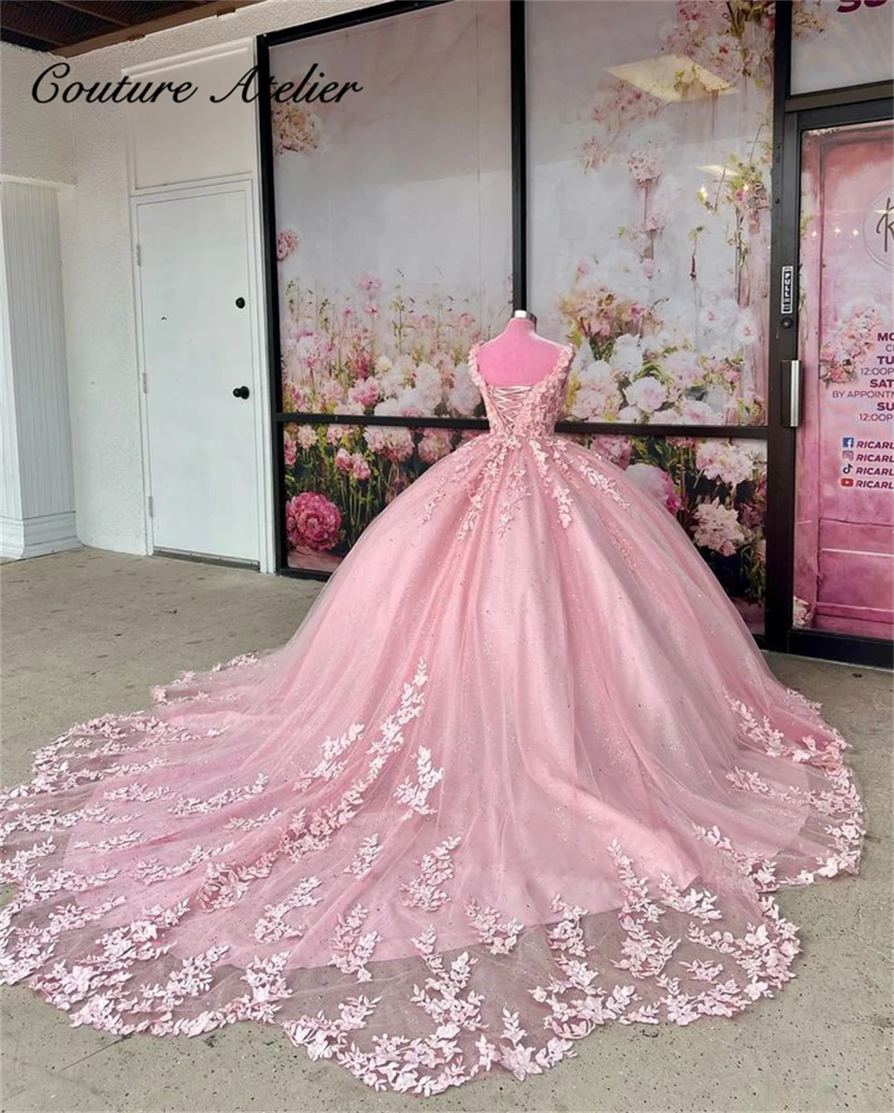 

Long Train Light Pink Lace Appliques Spaghetti Quinceanera Dresses For Girl Ball Gown Dress For Sweet 15 16 Sweetheart vestidos