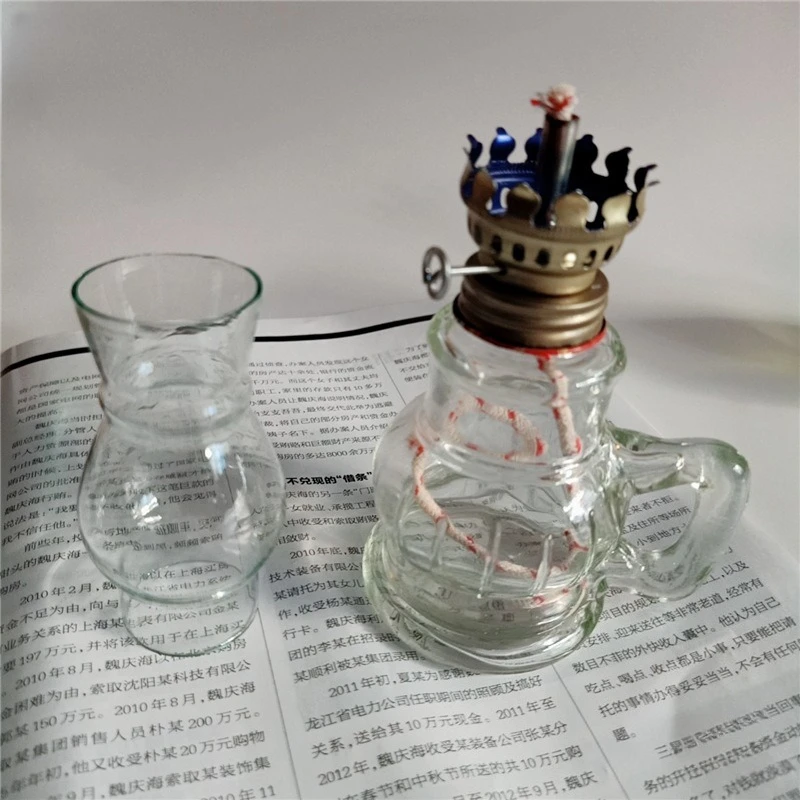 1/2 Pcs Retro Windproof Glass Lamp Mini Kerosene Oil Lamps with Handle for Indoor Use Emergency Lighting Christmas Wedding Decor