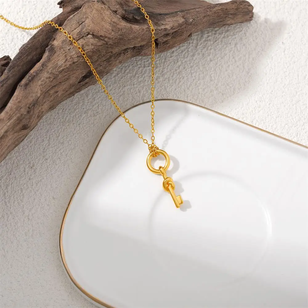 Creative Key Pendant Neckalce Waterproof Gold Color Geometric Knot Sweater Chain Necklaces Classics Designer Jewelry 2025 New