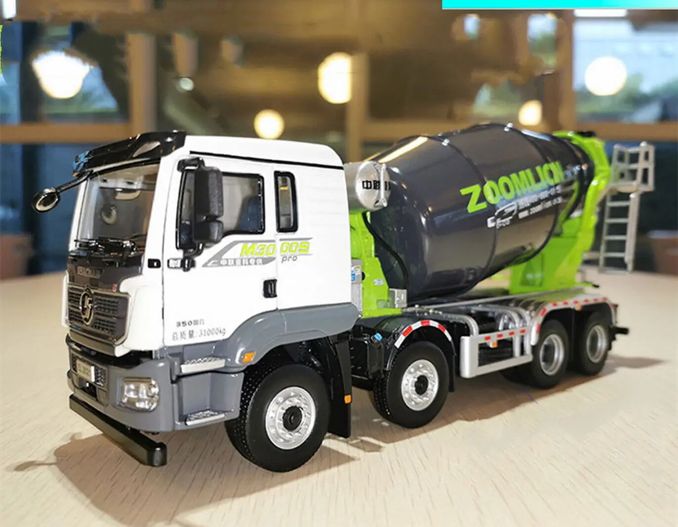 

1/38 Scale Zoomlion SHACMAN MS3000 8X4 Concrete Mixer Truck Diecast Car Model