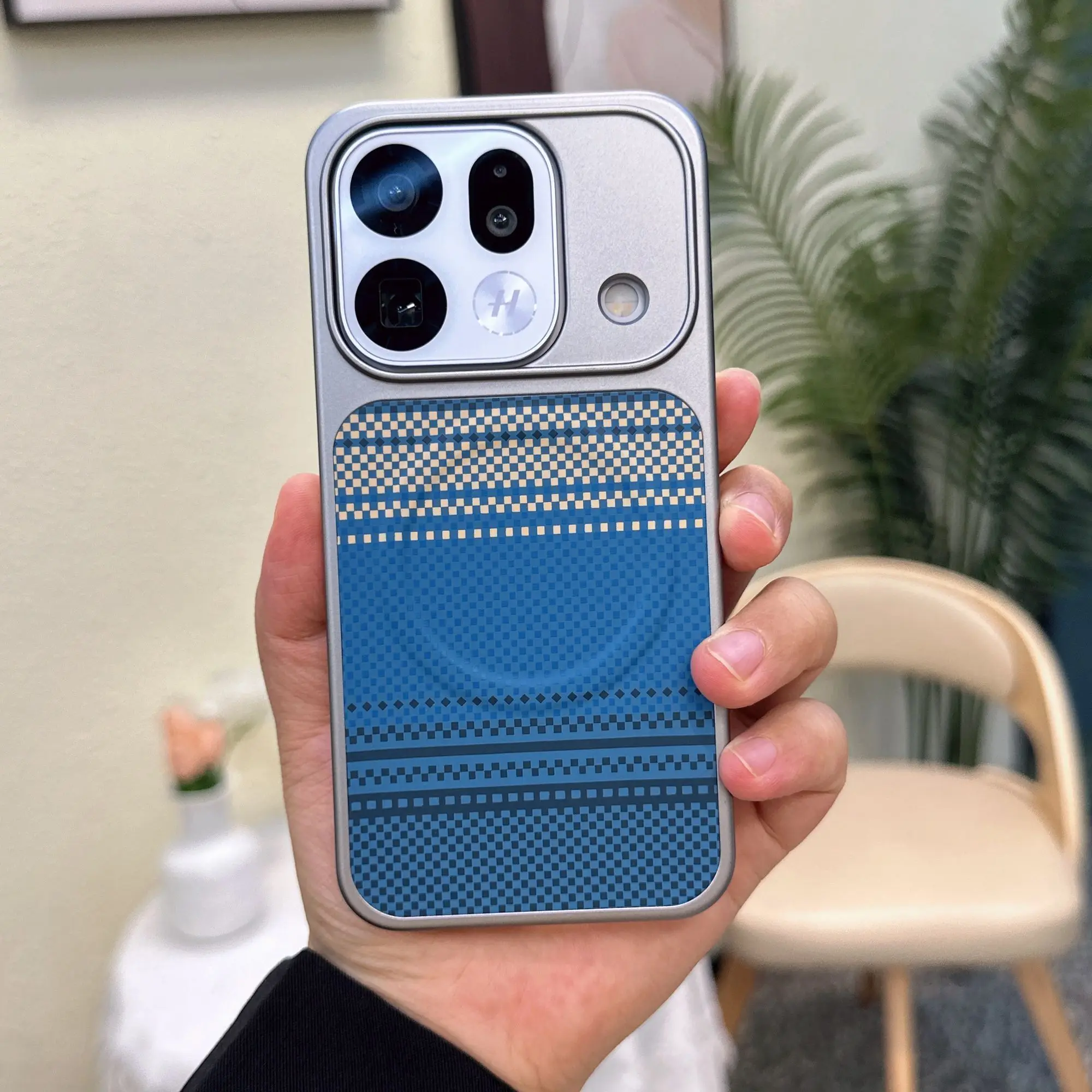 Kevlar Texture Magnetic Anti-Drop Wireless Charging Case