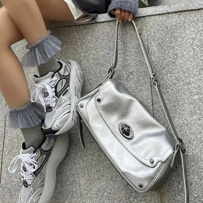 Hot Girl Rivet Tote Bag Women Planet Logo Stitching Large Capacity Shoulder Bags Ladies Sweet Cool Trendy Crossbody Underarm Bag