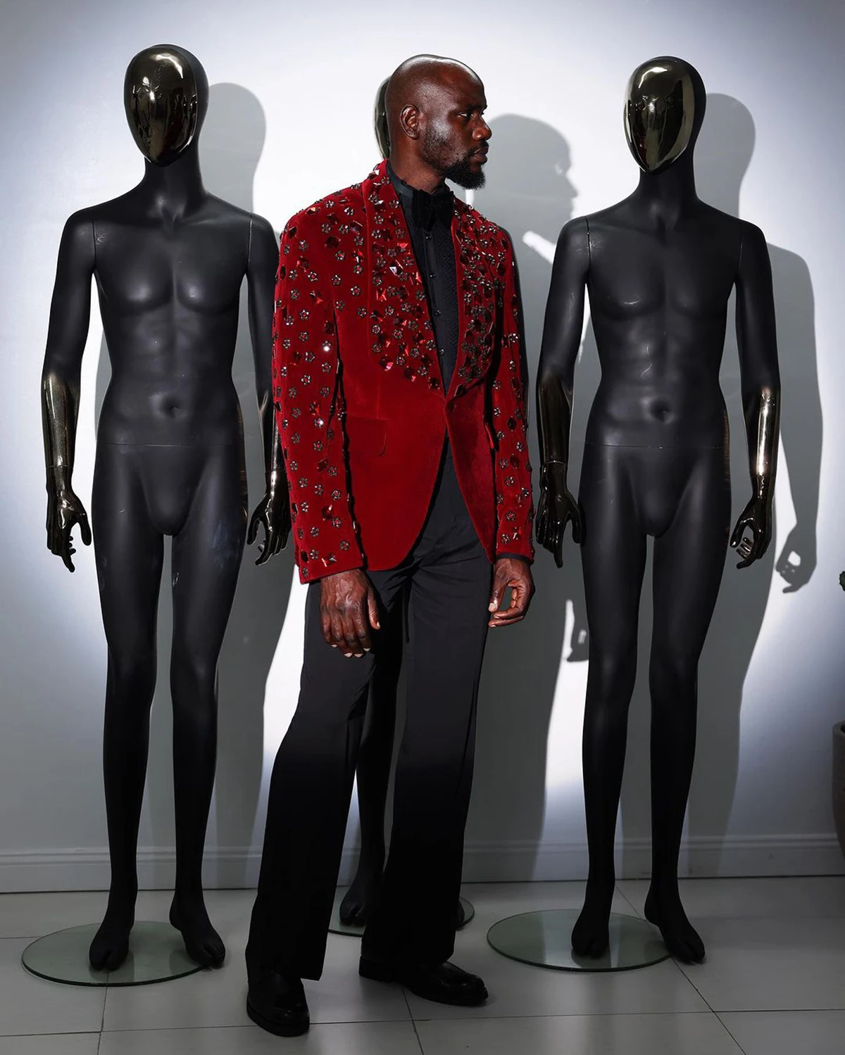 Velvet Red Mens Tuxedos Crystal Beads Jacket Pants Set Wedding Groom Shawl Lapel Business Blazer With Black Pants