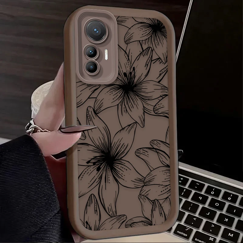 Retro Black Flower Phone Case - Elegant Protective Cover