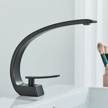 Rubinetto per lavabo in ottone di lusso montato su piano nero acqua calda fredda miscelatore per lavabo da bagno monoforo per bagno 1