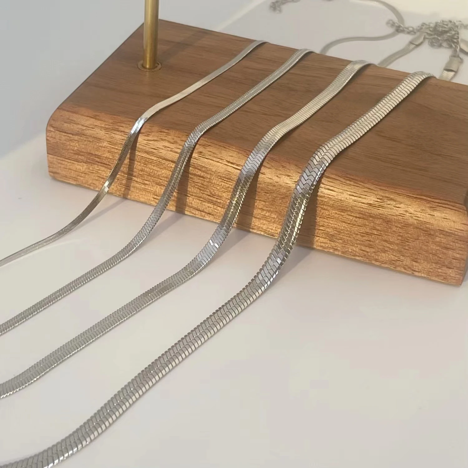 Collana minimalista unisex con catena a serpente in  acciaio inossidabile - Image 2