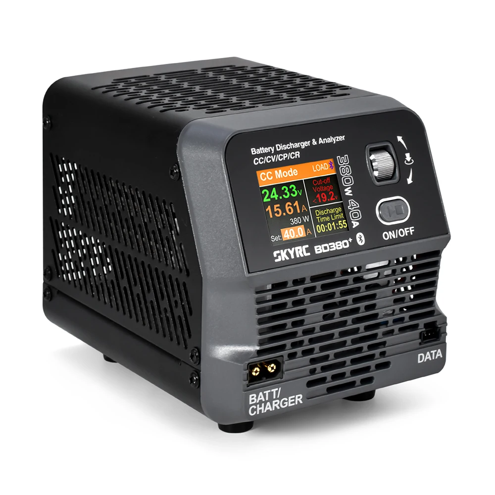 Vue arrière du SkyRC BD380+ avec dissipateur thermique et connecteurs pour batterie et alimentation.