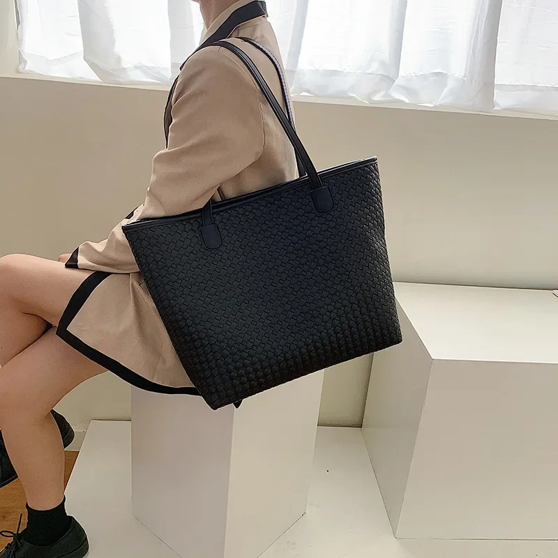 Large Capacity Women's 2024 Summer New Woven Shoulder Portable Solid Color Underarm Tote Bag