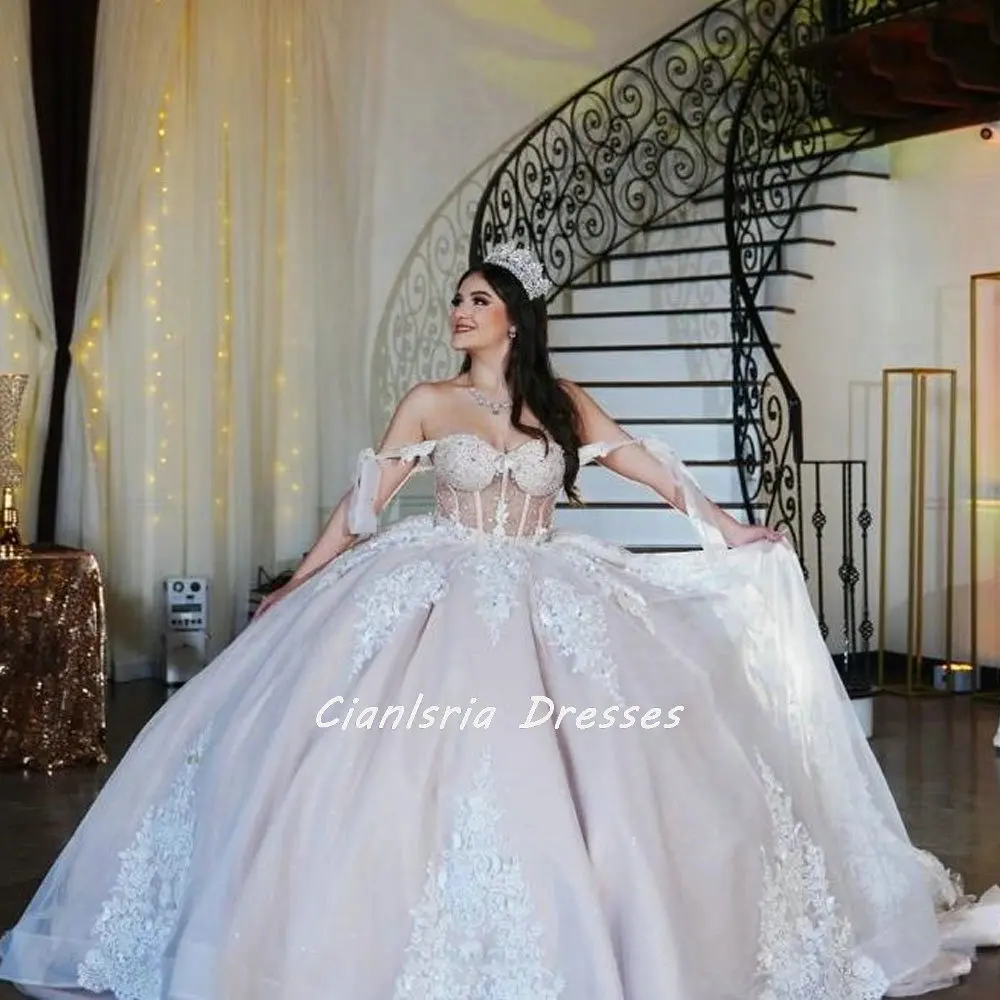 

Очаровательное бальное платье с кристаллами и бисером, платья для Quinceanera с открытыми плечами и 3D цветочной аппликацией, корсет, платья 15 лет
