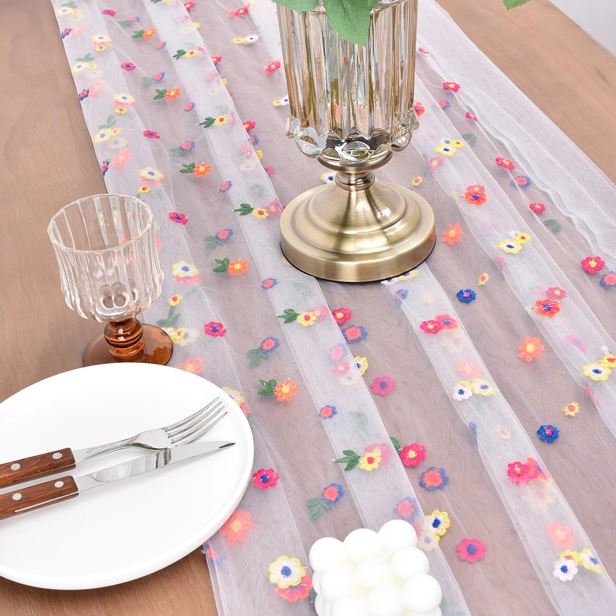 Embroidery Daisy Spring Summer Table Runner Florals Seasonal Easter Tulle Table Runner Holiday Kitchen Dining Table Decoration 4