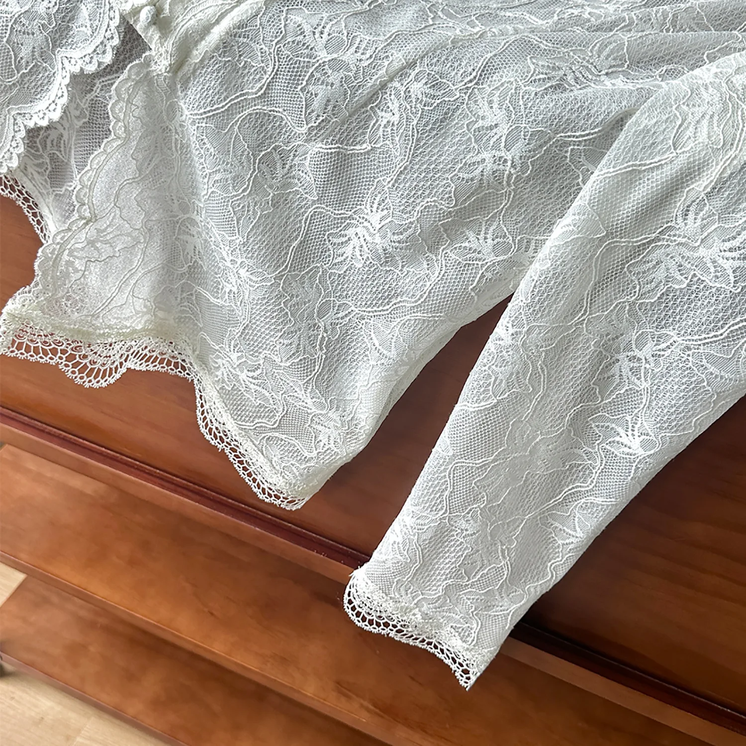White Lace Blouse Women 2024 New Summer French Hollowed Jacquard Hooded Lightweight Sunscreen Women's Shirt Top