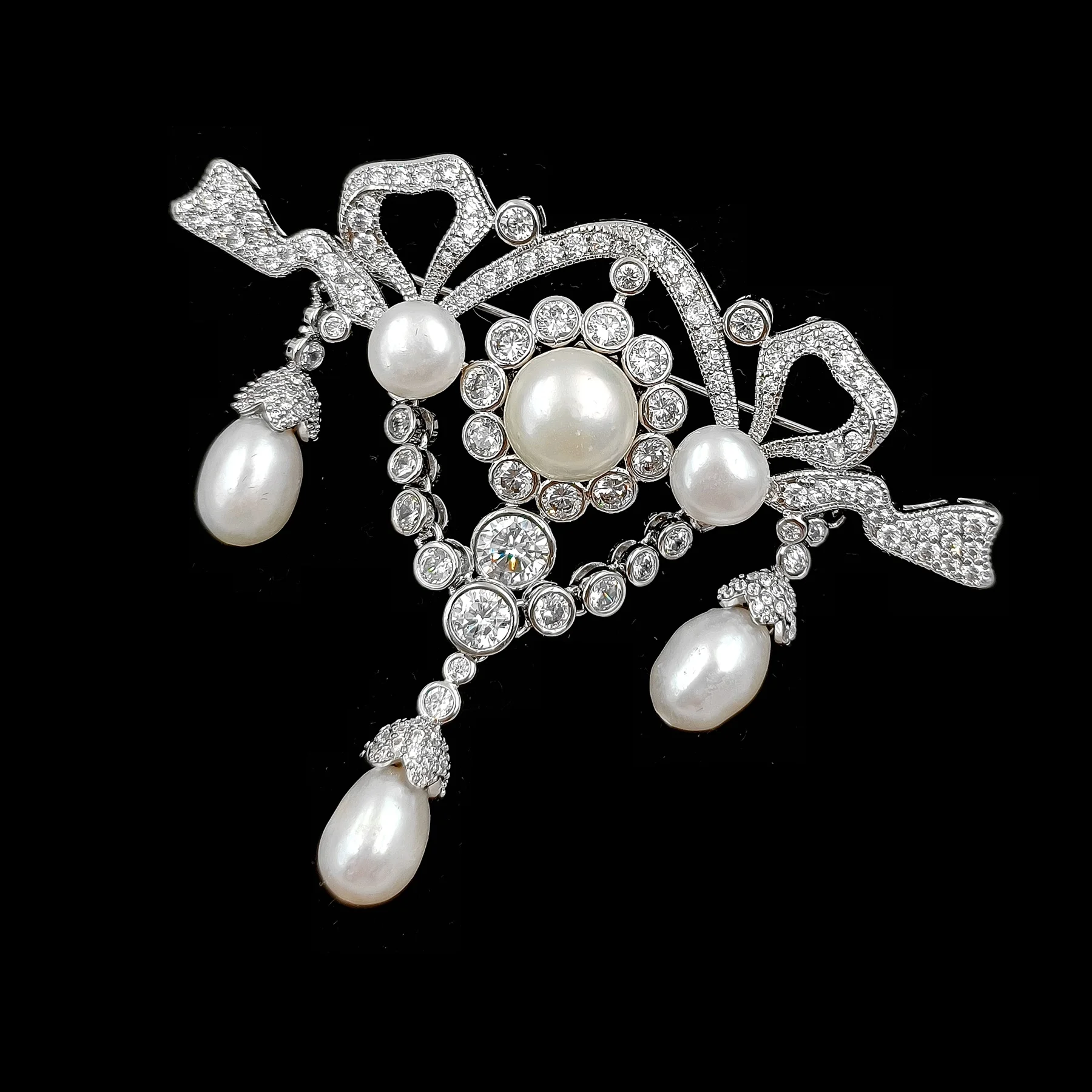 Magnificent Vintage Clear White Ribbon Trio Imitated Pearl Drop Brooch Pin Edwardian Jewelry for Wedding Bridal Bridesmaid Guest