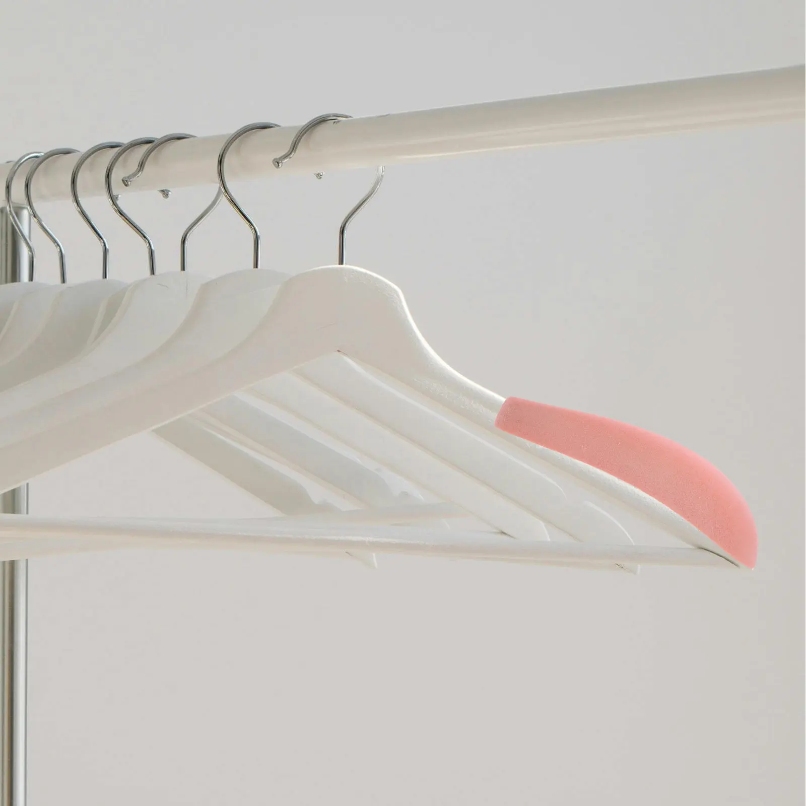 10개입 플로킹 옷걸이 어깨 패드 두꺼워지고 넓어진 미끄럼 방지 코트/재킷/드레스용 어깨 보호대 (변형 방지)