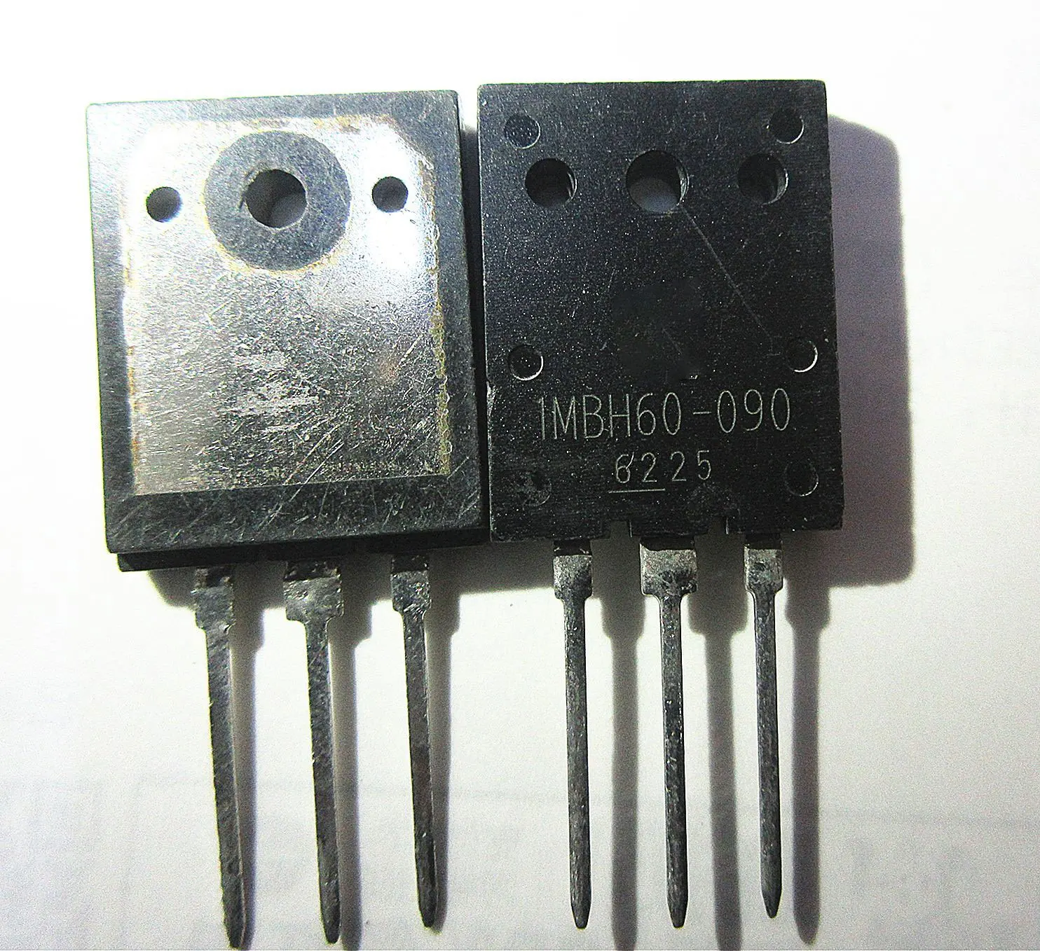 

Free shipping 1MBH60-090 TO3PL IC 10PCS
