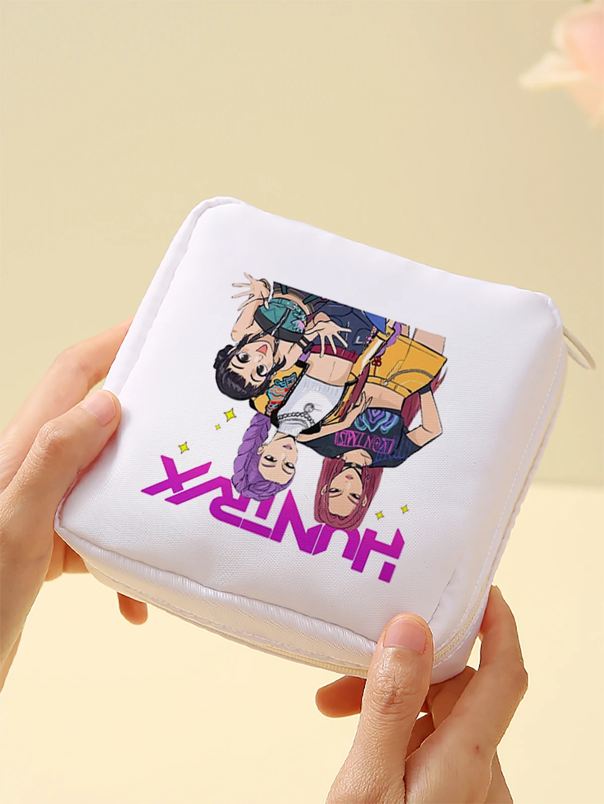 Cartoon pattern printed sanitary napkin storage bag, women's lightweight tissue bag, sanitary tissue bag