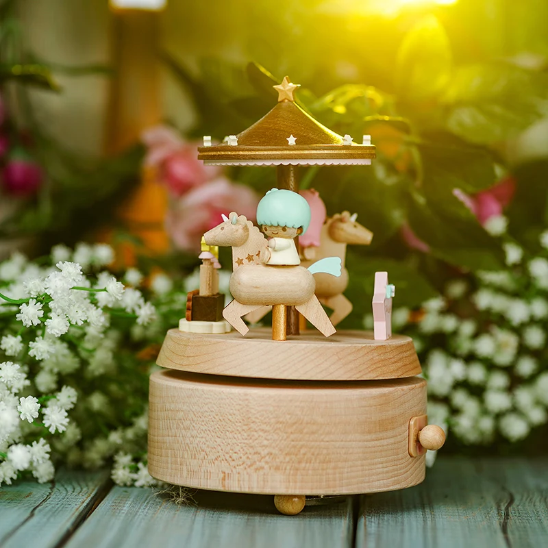 Creative cat playing piano wooden music box to send girls