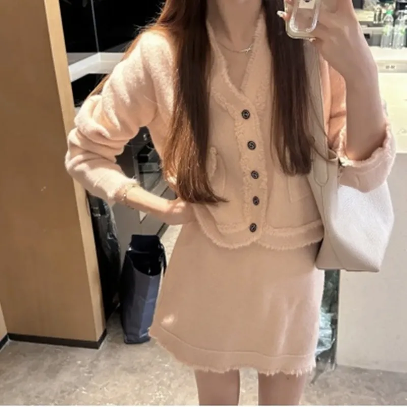 

2023 New Year Designer Tassel Women's Suits Outfits V Neck Single-Breasted Short Coat Tops + High Waist Long Skirt 2 Piece Sets