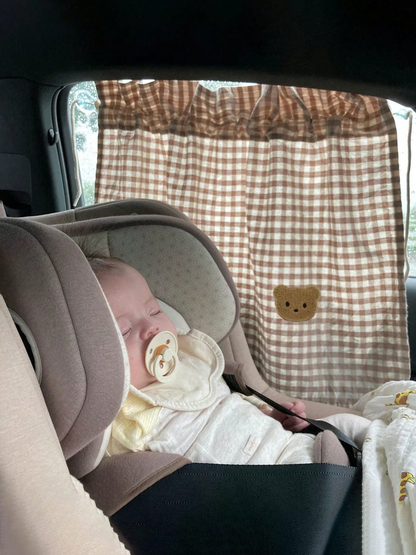 1PC Little Bear Grid Car Curtain Children's Car Sunscreen Curtain Baby Light Blocking Interior Sunscreen Par