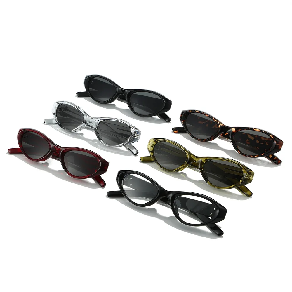Chic Retro Black Cat-Eye Sunglasses with Silver Star Accent – Perfect for Fashion-Forward Looks