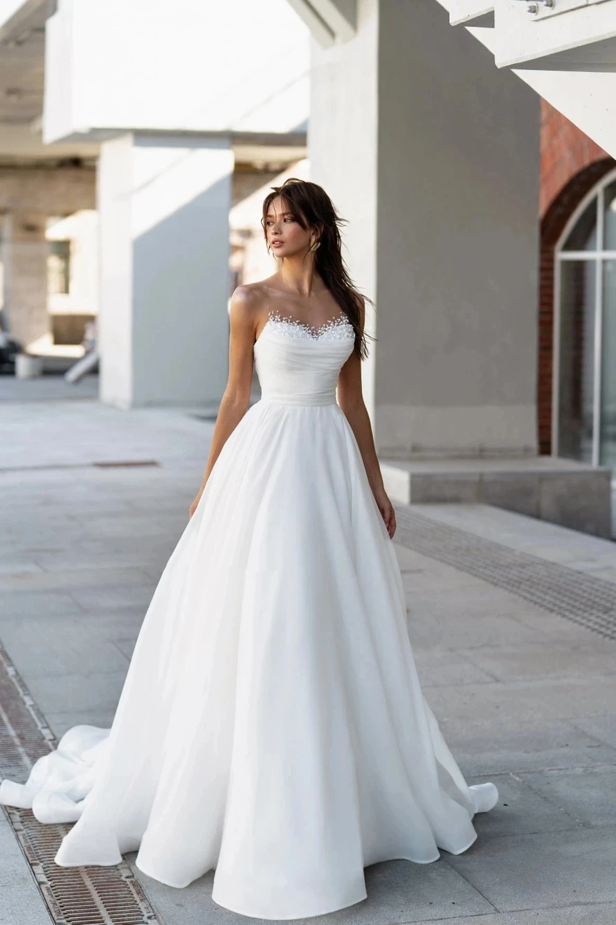 Abiti da sposa Vintage con collo di perle abito semplice a pieghe elegante in raso con spalle scoperte abiti da sposa senza maniche abiti da sposa 2024