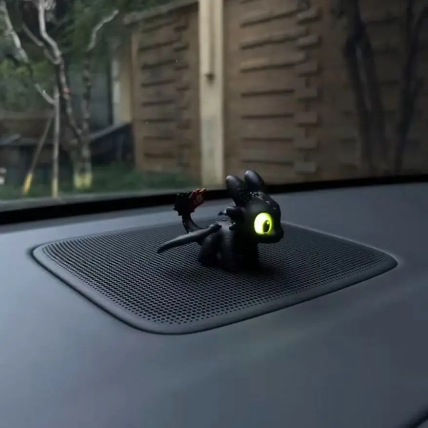 이빨없는 자동차 장식 날개가 움직일 수 있고, 안경이 빛날 것입니다. 생일 선물용 장식품 걸이형 장식품.