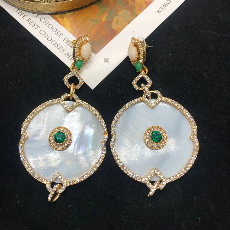 

Retro light luxury design sense earrings delicate fashion shell emerald rhinestone earrings personality creative women's jewelry