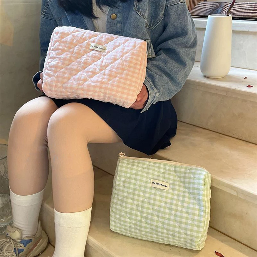 Plaid Checkered Cosmetic Zipper Pouch Quilted Makeup Organizer Storage Bag Cotton Cosmetic Organizer Case for Women and Girls