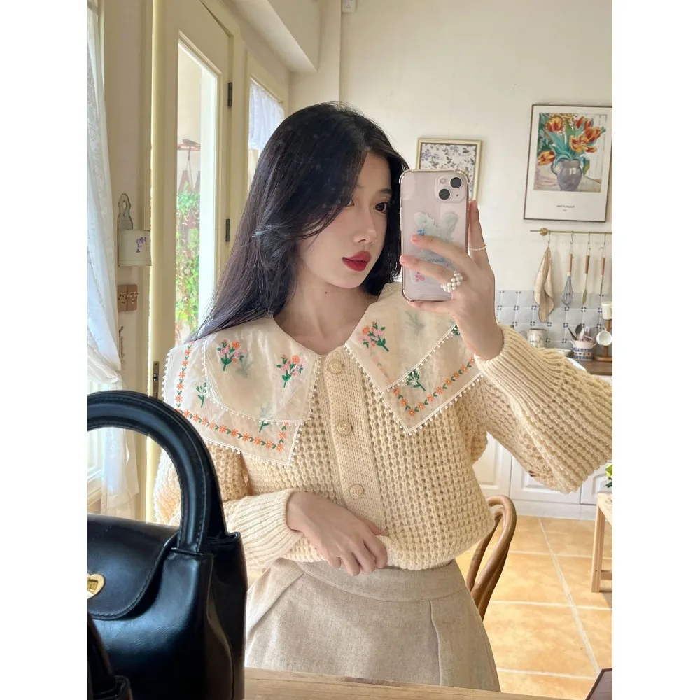 

Sweet Age Reducing Lace Sweater Coat Women's Autumn and Winter New Embroidery Knitwear Short Top