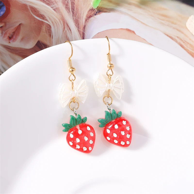 Modische Erdbeer-Schleifenohrringe für Frauen Koreanischer Stil Frucht-Hängeohrringe Mädchen Party Festival Schmuck Geschenke – Detail 5