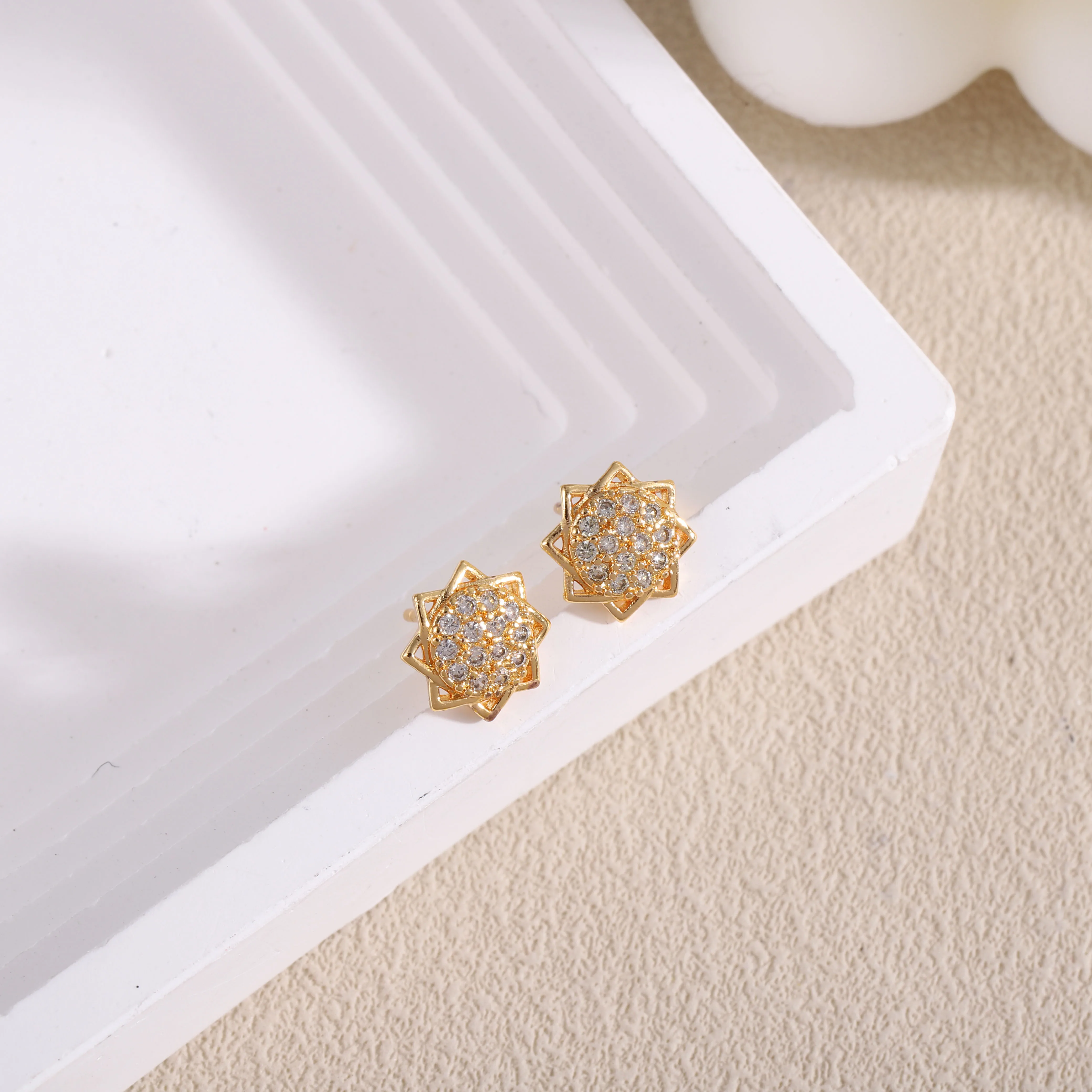 

Hot Vintage Temperament Sun Flower Earrings for Women Zircon Stones Jewelry Friends' Party Wholesale 2023