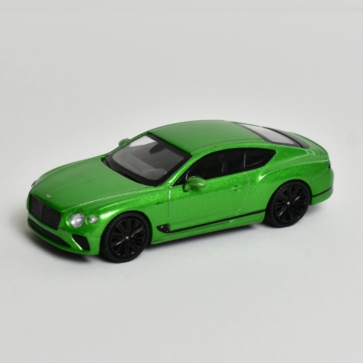 

Модель автомобиля MINIGT 1/64 Continental GT 2022 473