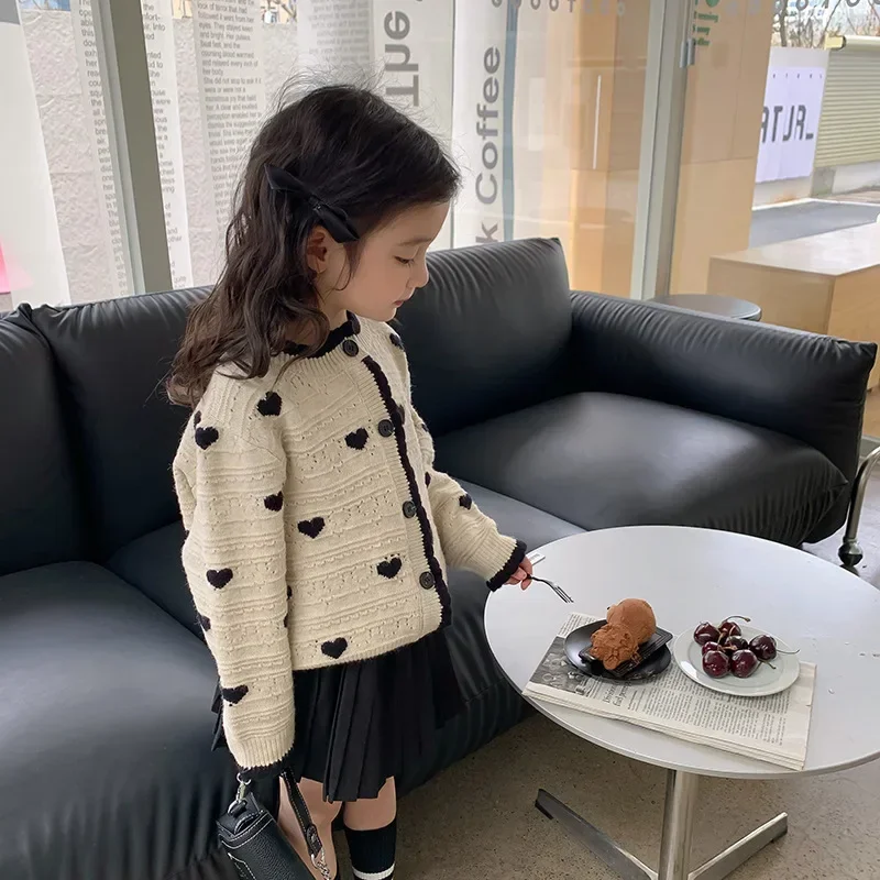 

2024 Baby Girl Fashion Love Knitted Sweaters Cardigan Embroidery Girl Kids Spring Autumn Clothing Children Birthday Jackets