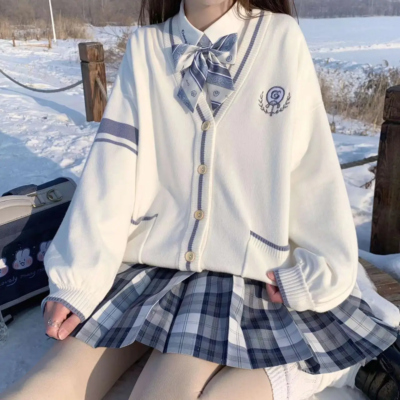 

Autumn winter England Style uniform embroidery knitted female student Japanese version cardigan loose jacket cardigan sweater