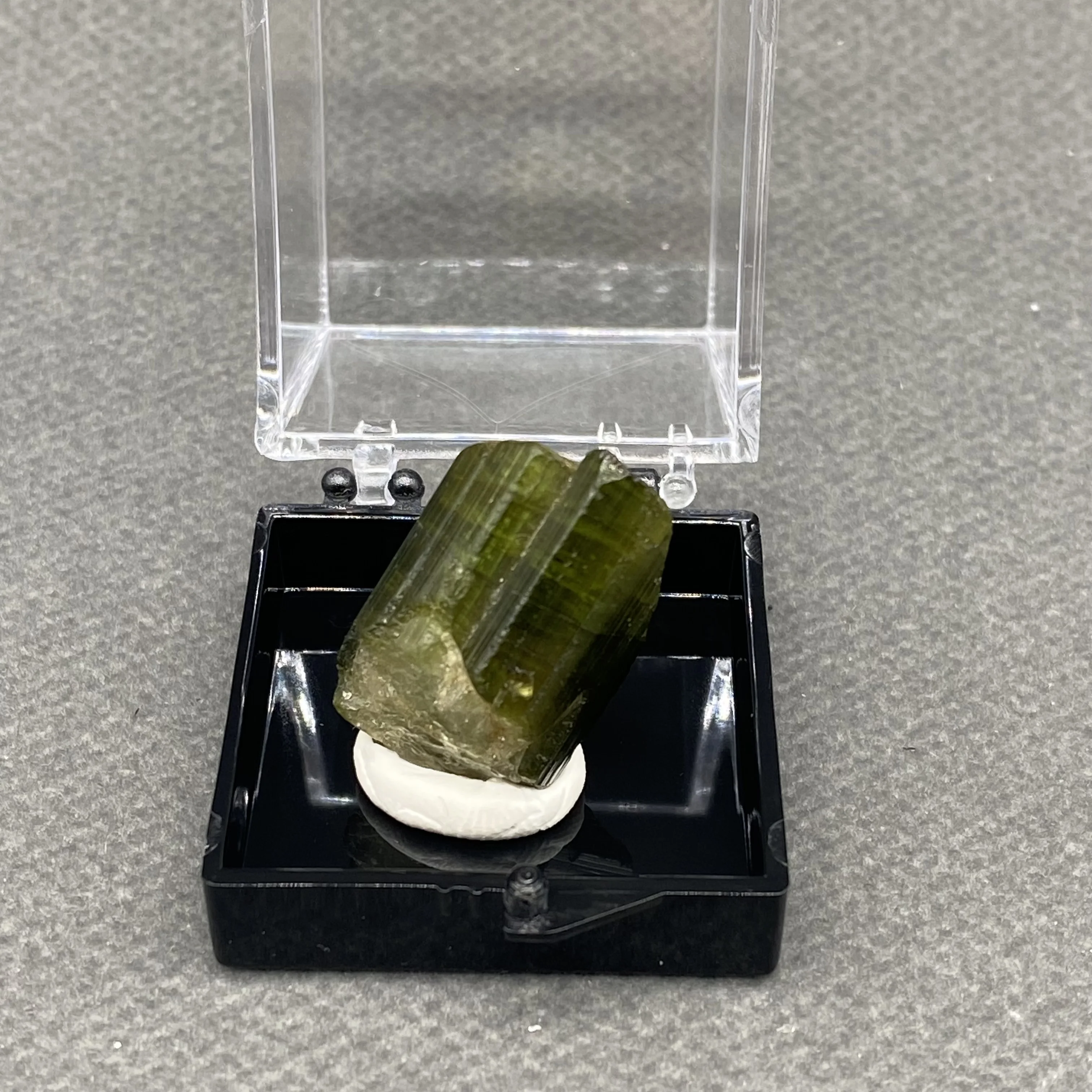 100%  Natural Green tourmaline Mineral Specimens Stones and Crystals Healing Crystal   +Box size:35*35*35 mm