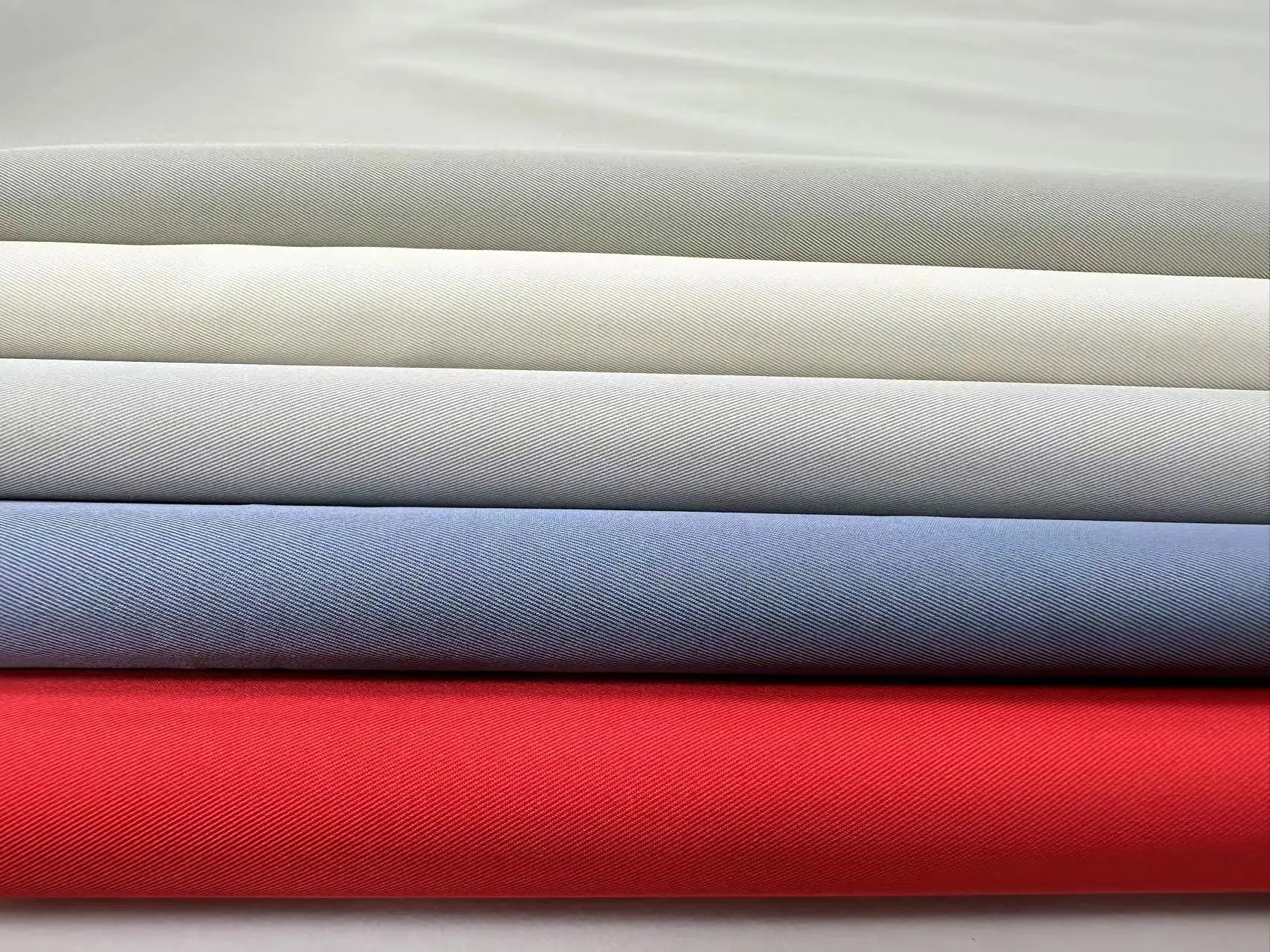 75DT400 elastic fabric can be laminated and used in three parts for outdoor clothing