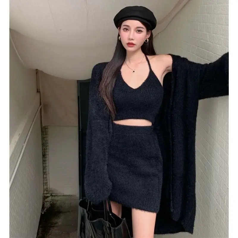 

Модные комплекты черного платья с топом на бретельках и свитером из искусственной норки пальто для женщин осенний стиль костюм-тройка юбка комплект Q810